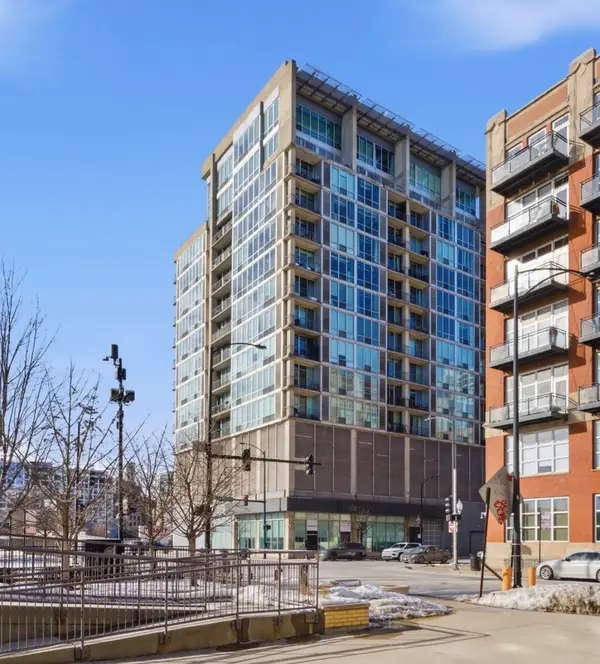 700 W Van Buren Street #602, Chicago, IL 60607