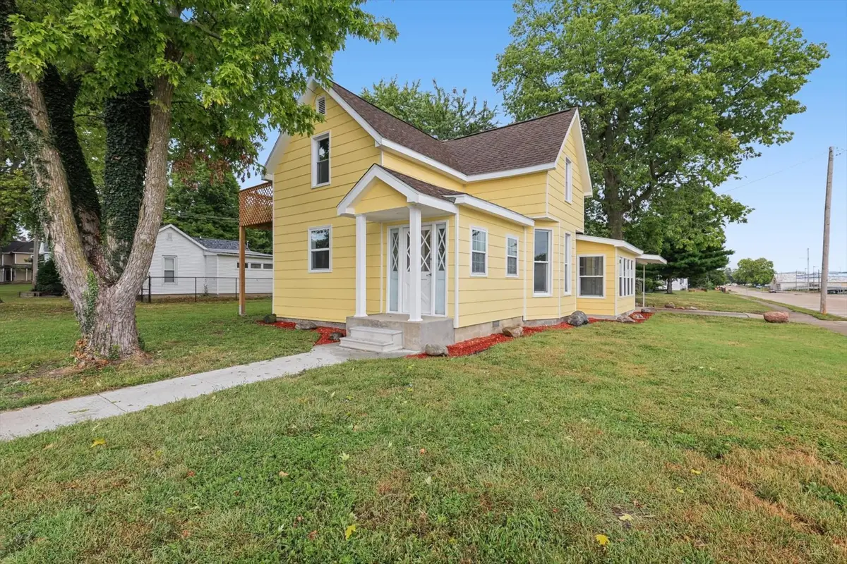 705 S Court Street, Tuscola, IL 61953 - #1