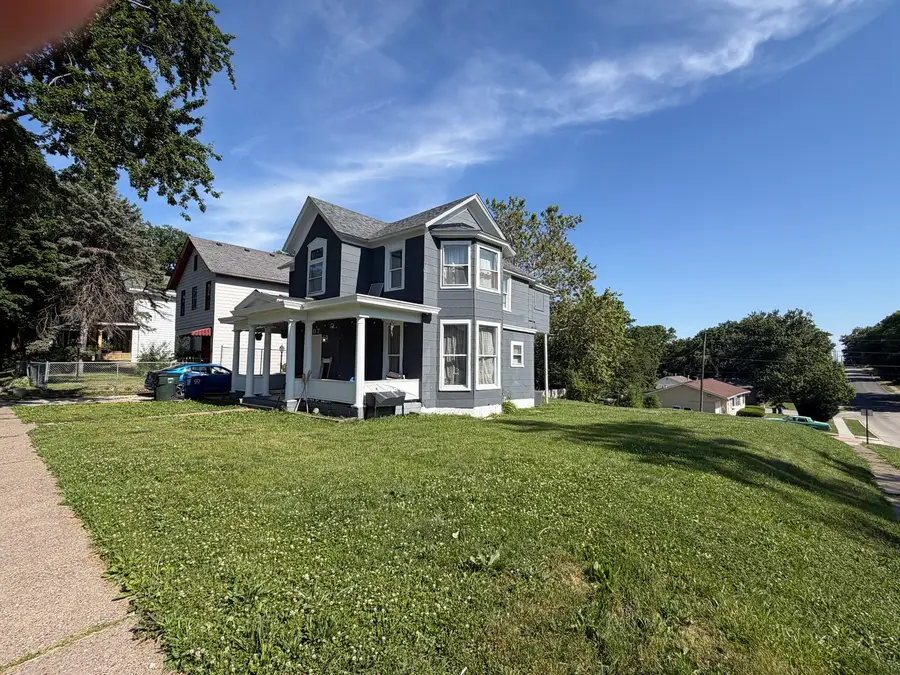 407 E 14th Street, Davenport, IA 52803 - #2