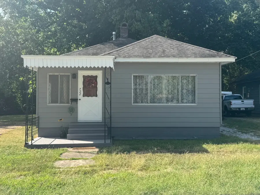 722 E Taylor Street, Benton, IL 62812 - #2