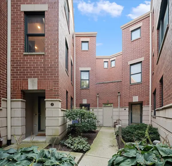 4048 N Clark Street #D, Chicago, IL 60613