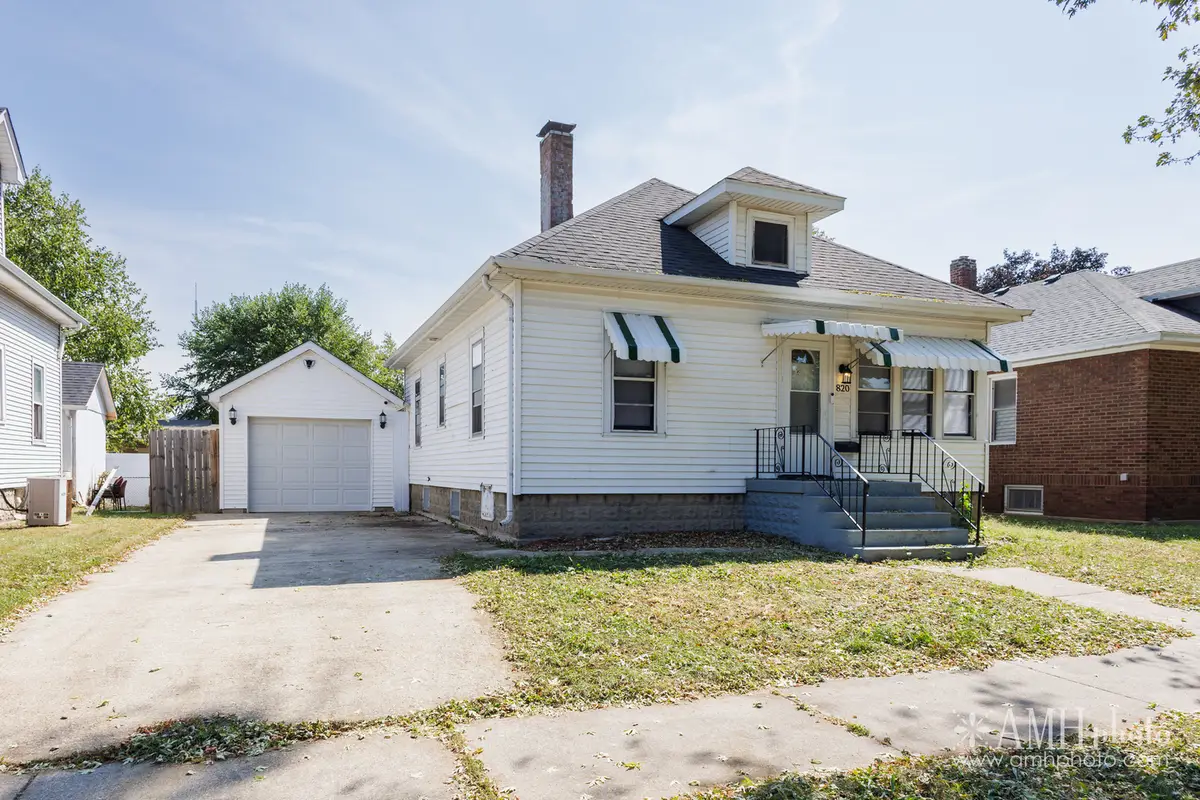 820 S 6th Avenue, Kankakee, IL 60901 - #1