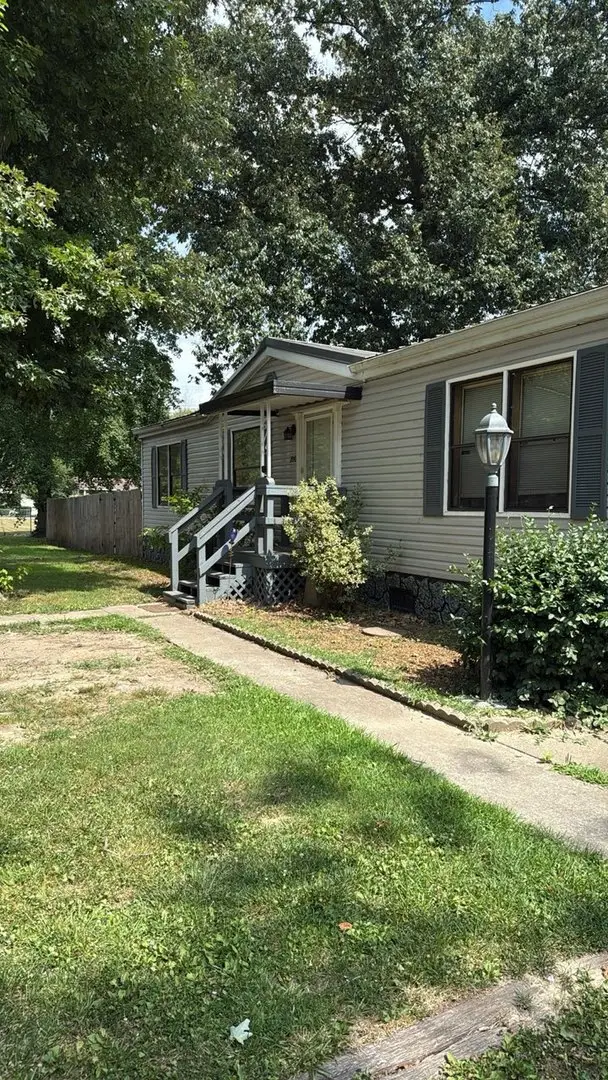 200 E Blake Street, Benton, IL 62812 - #1