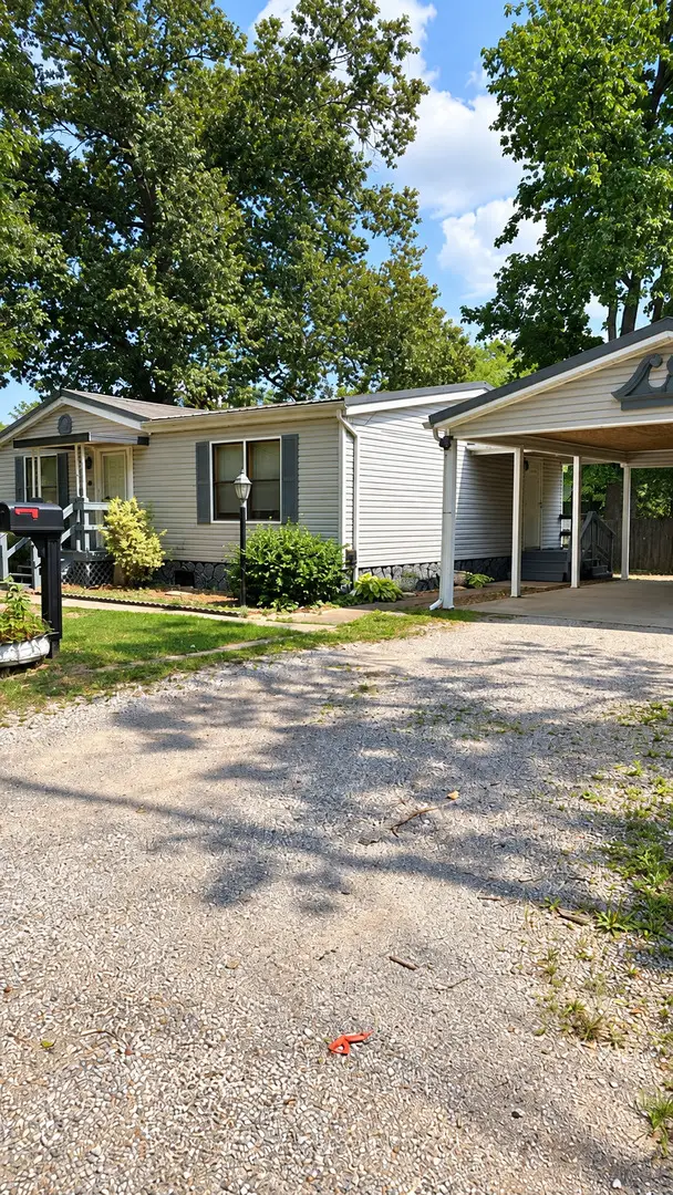 200 E Blake Street, Benton, IL 62812 - #2