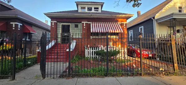 8443 S Manistee Avenue, Chicago, IL 60617