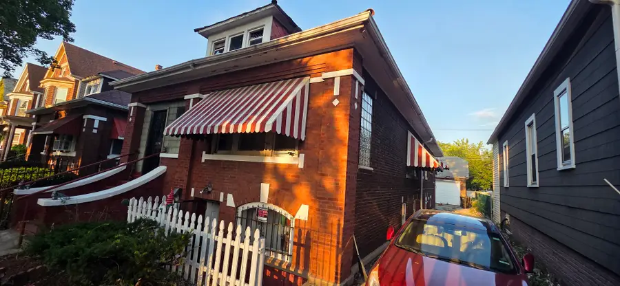 8443 S Manistee Avenue, Chicago, IL 60617 - #2