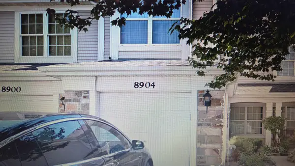 8904 W Heathwood Circle #8904, Niles, IL 60714