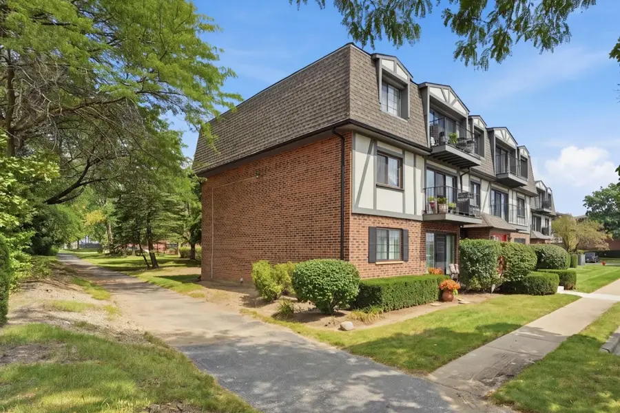 102 Steeple Drive #B, Buffalo Grove, IL 60089 - #2