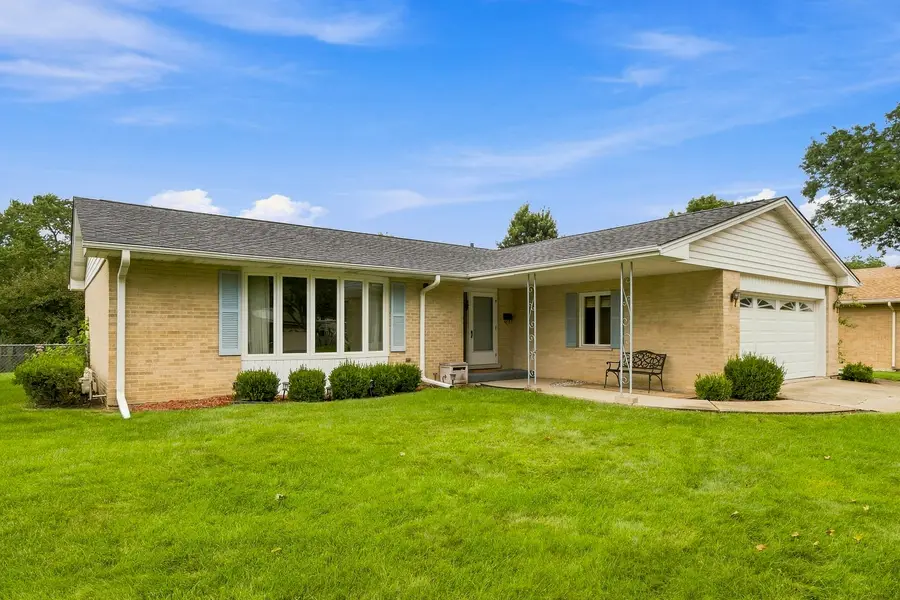 1610 E Dogwood Lane, Mount Prospect, IL 60056 - #2
