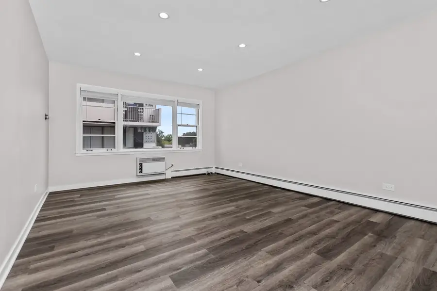 938 North Boulevard #402, Oak Park, IL 60301 - #2