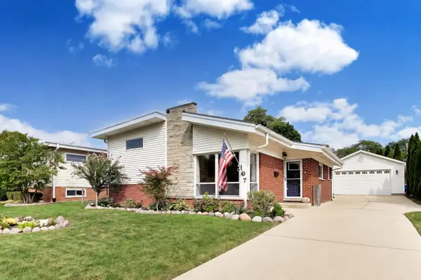 107 S Weller Lane, Mount Prospect, IL 60056