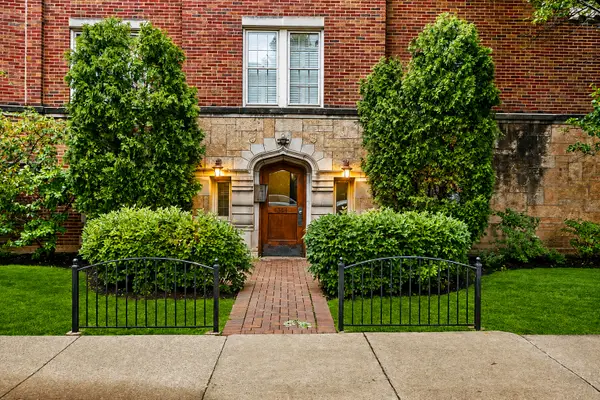344 S Maple Avenue #2B, Oak Park, IL 60302