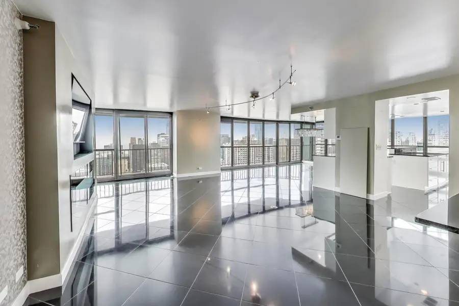 10 E Ontario Street #5001-02, Chicago, IL 60611 - #2