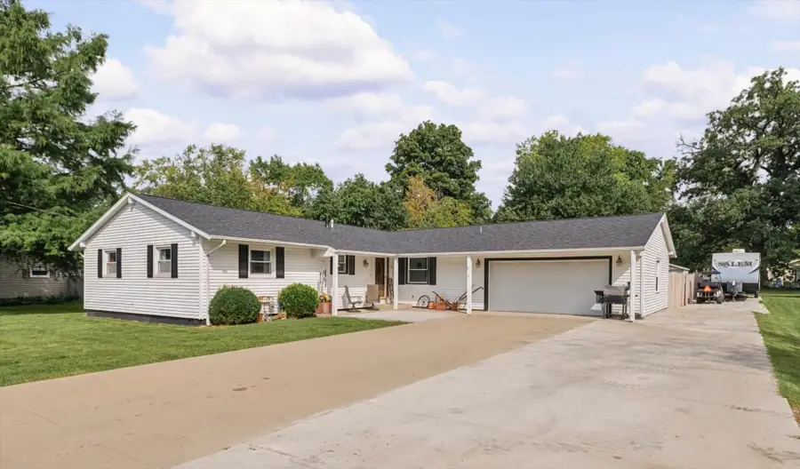 4 Cherry Lane, Villa Grove, IL 61956 - #2