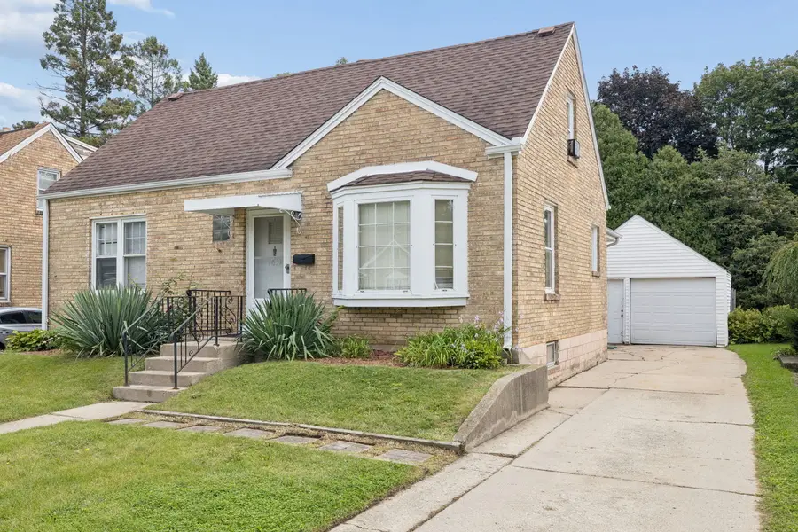 1031 Glenwood Avenue, Waukegan, IL 60085 - #2