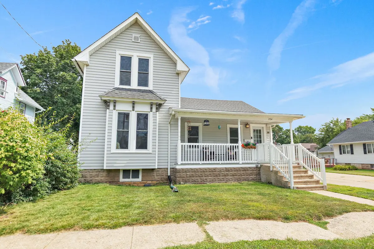 724 5th Avenue, Belvidere, IL 61008 - #1
