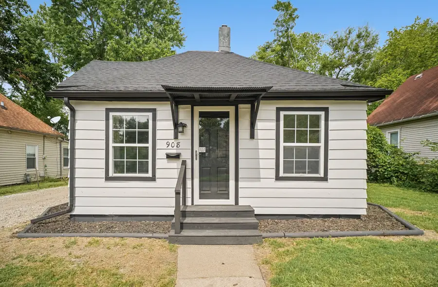 908 E Water Street, Urbana, IL 61802 - #2