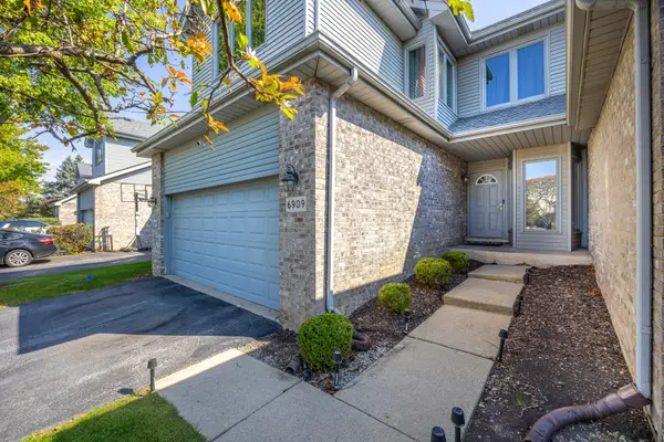 6909 Lexington Court, Tinley Park, IL 60477