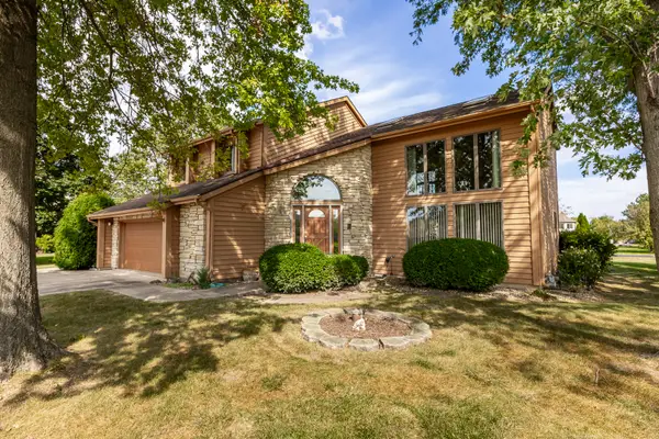 9S041 Stearman Drive, Naperville, IL 60564