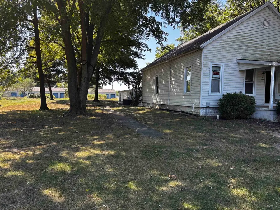 660 W Jackson Street, Virden, IL 62690 - #2