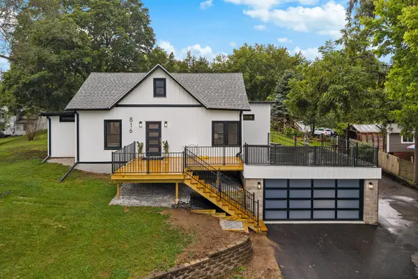 816 N 2nd Street, Leclaire, IA 52723
