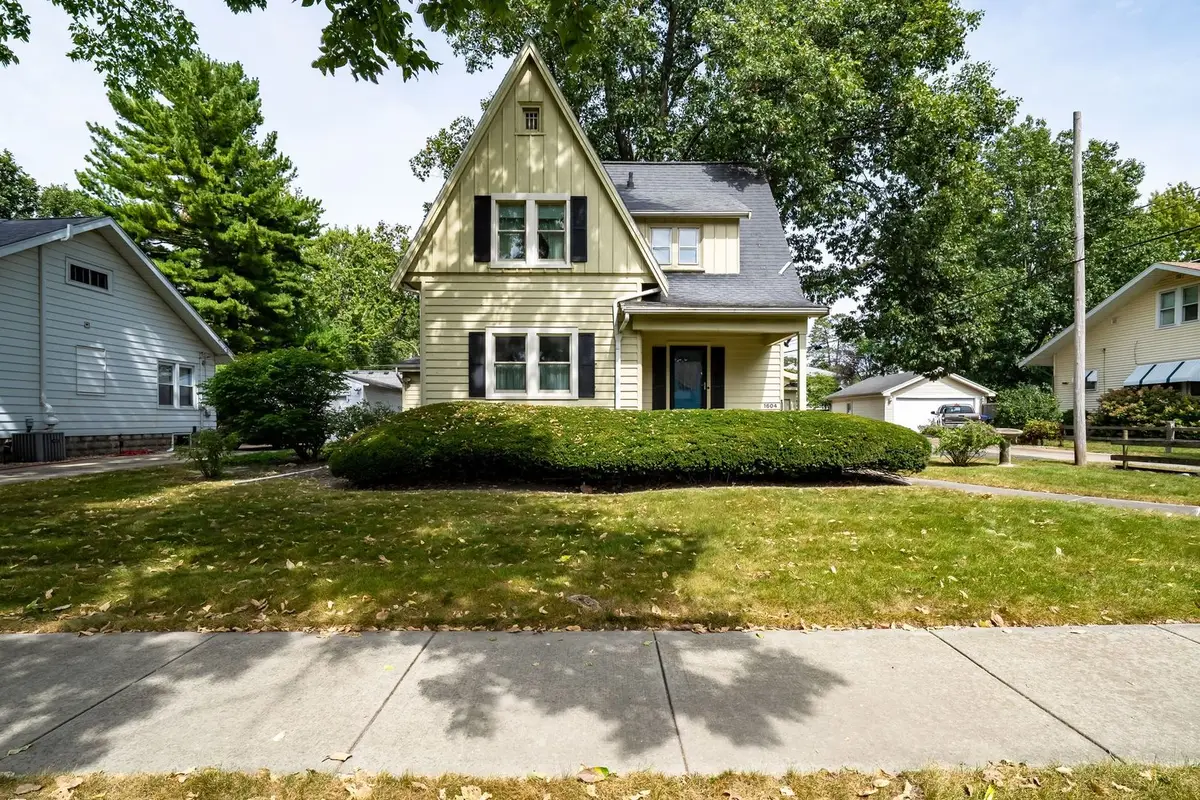 1604 E Jackson Street, Bloomington, IL 61701 - #1