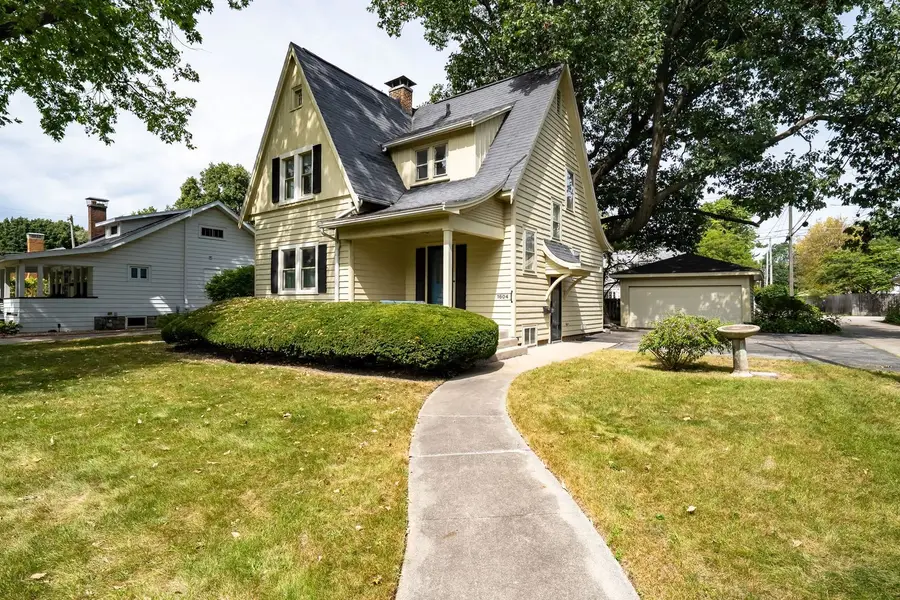 1604 E Jackson Street, Bloomington, IL 61701 - #2