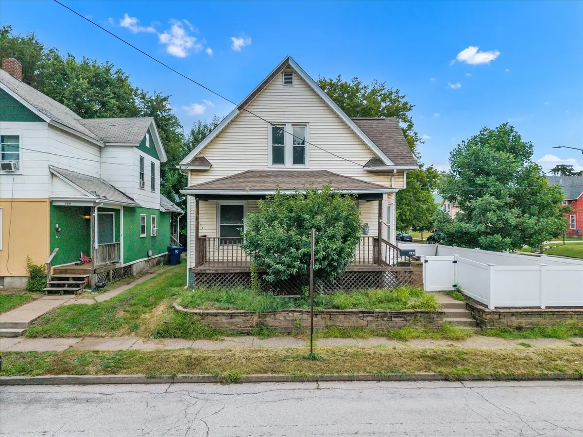 243 S Pine Street, Davenport, IA 52802 - #1