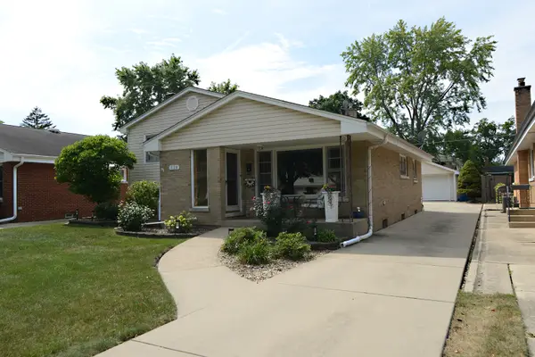 828 S Mitchell Road, Elmhurst, IL 60126