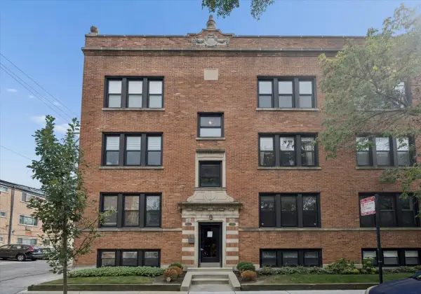 1515 W Cullom Avenue #2, Chicago, IL 60613