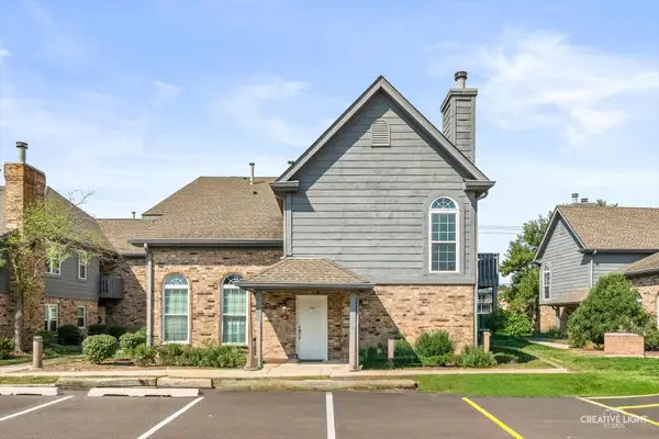 39 Foxcroft Road #203, Naperville, IL 60565