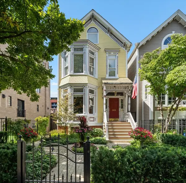 2424 N Burling Street, Chicago, IL 60614
