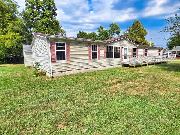 121 Meyer Street, Flora, IL 62839
