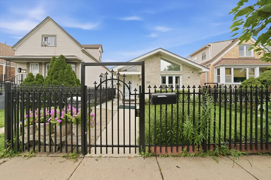 6237 S Tripp Avenue, Chicago, IL 60629 - #3