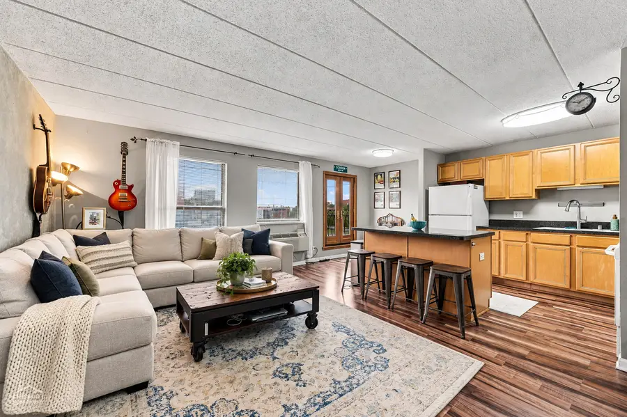 711 W Gordon Terrace #310, Chicago, IL 60613 - #2