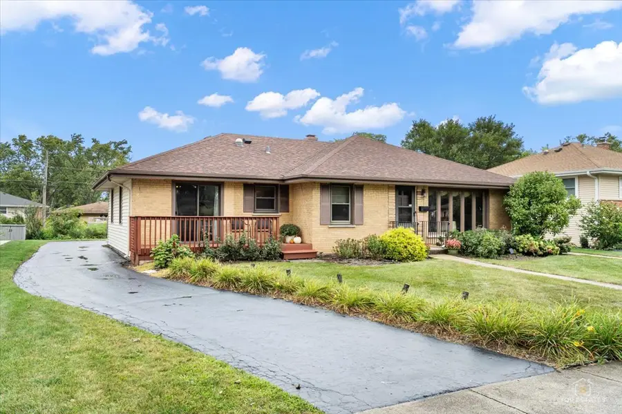 1420 E Green Lane, Mount Prospect, IL 60056 - #2