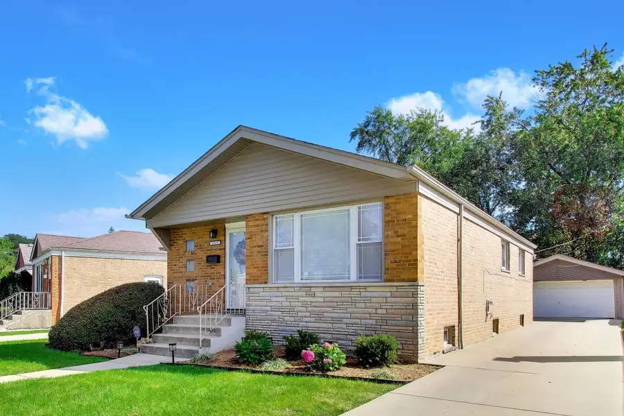 8215 S Tripp Avenue, Chicago, IL 60652 - #2