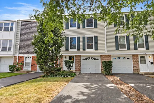 1961 Governors Lane, Hoffman Estates, IL 60169