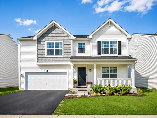 444 Radcliff Lane, South Elgin, IL 60177