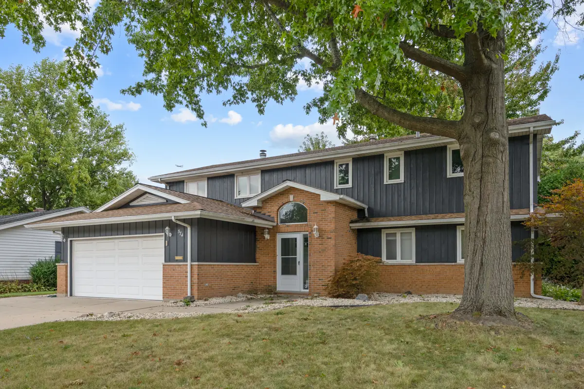 574 Ridge Avenue, Elk Grove Village, IL 60007 - #1