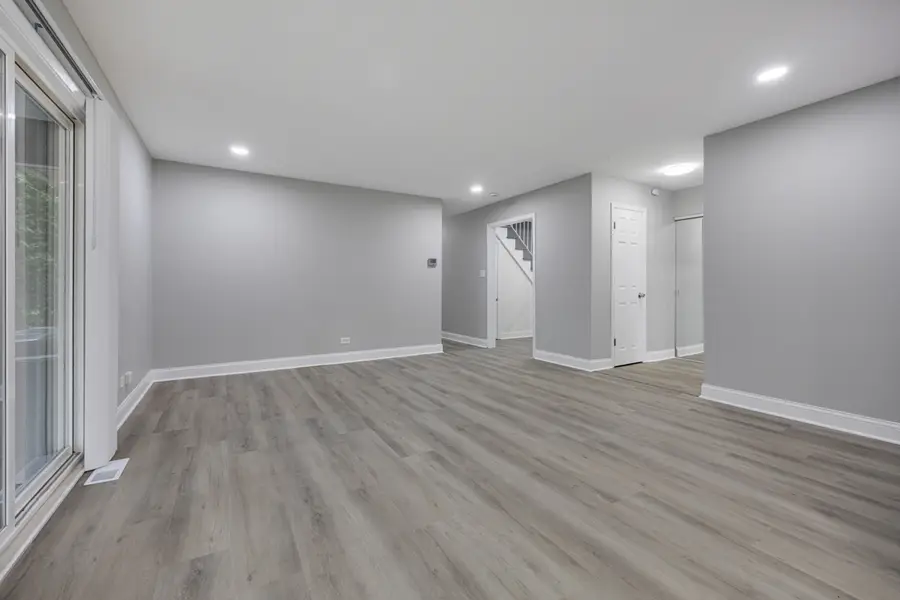 574 Ridge Avenue, Elk Grove Village, IL 60007 - #3