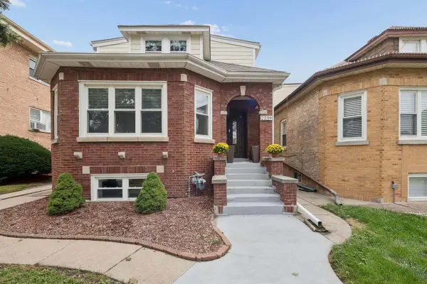 2239 N 76th Avenue, Elmwood Park, IL 60707