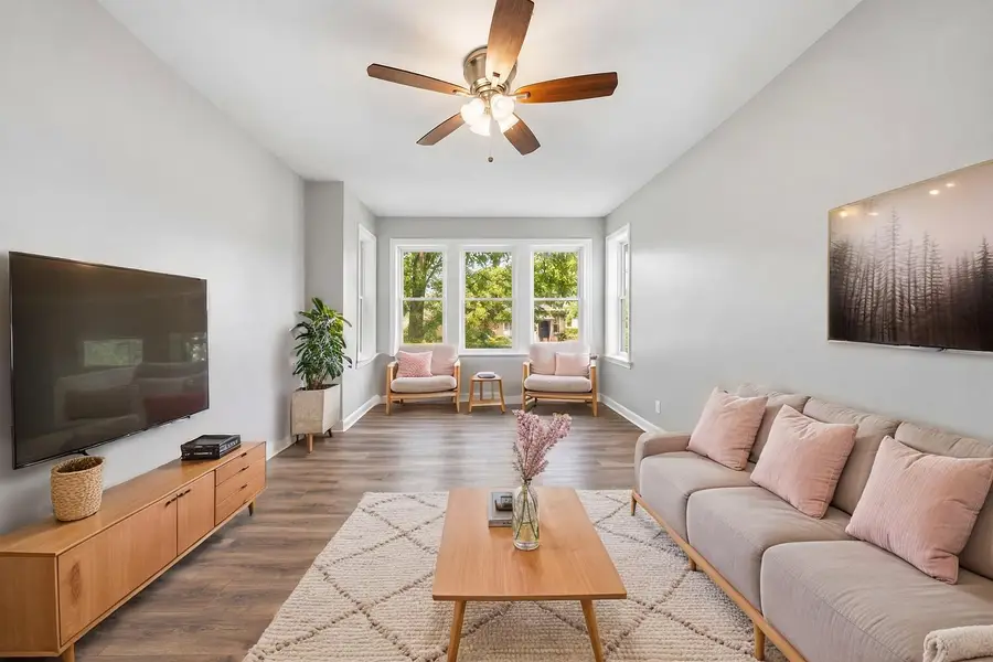 7949 S Marquette Avenue, Chicago, IL 60617 - #2