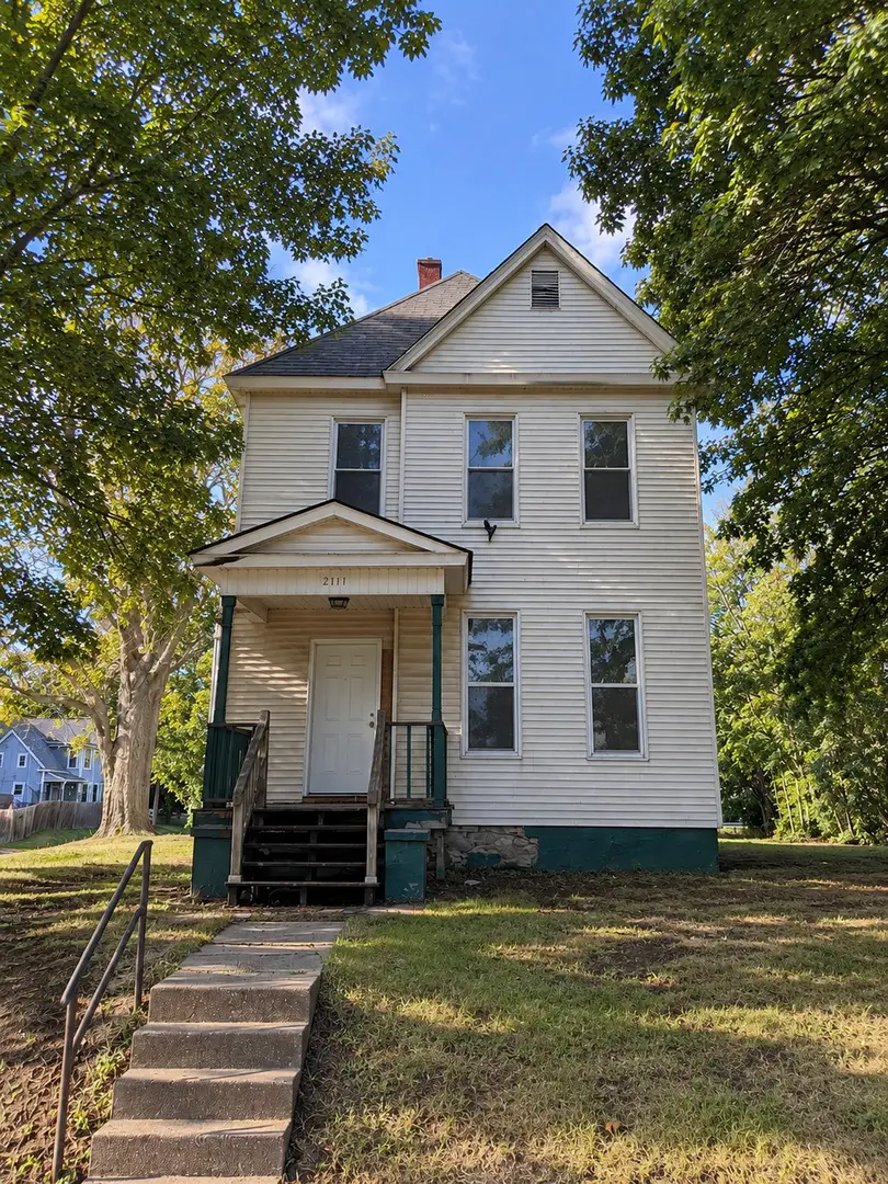 930 W 14th Street, Davenport, IA 52804 - #1
