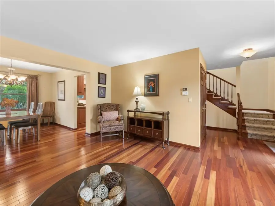 2571 N Douglas Avenue, Arlington Heights, IL 60004 - #2