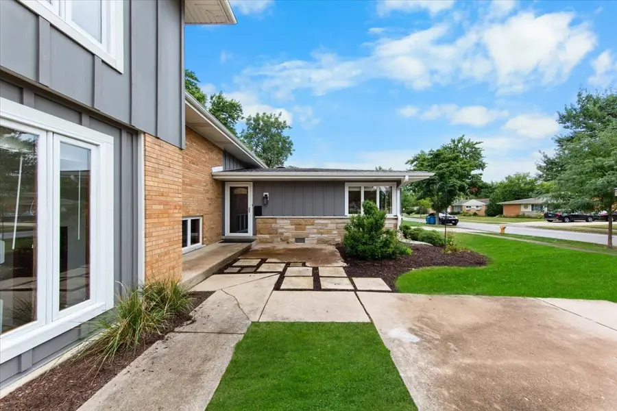 558 E Park Avenue, Elmhurst, IL 60126 - #3