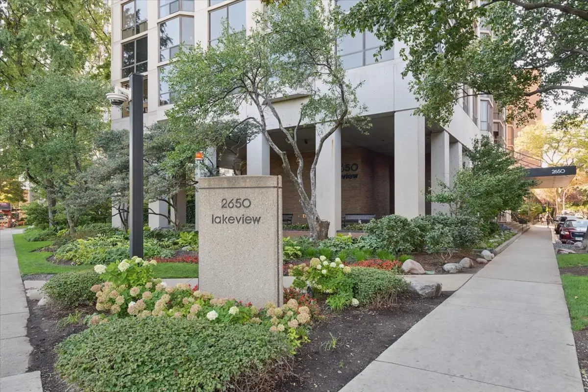 2650 N Lakeview Avenue #303, Chicago, IL 60614 - #1
