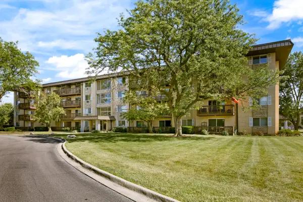 2214 S Goebbert Road #178, Arlington Heights, IL 60005