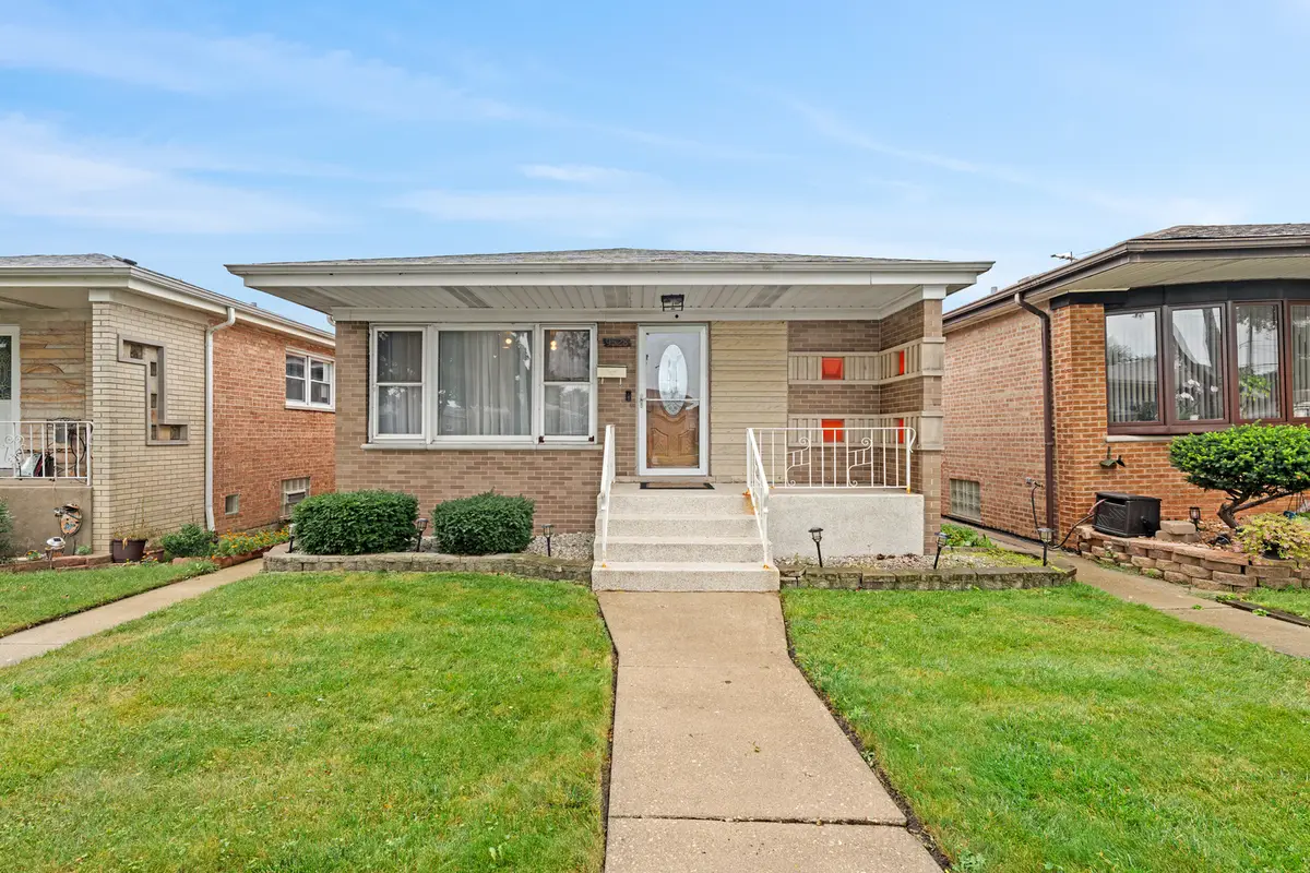 9528 S Manistee Avenue, Chicago, IL 60617 - #1
