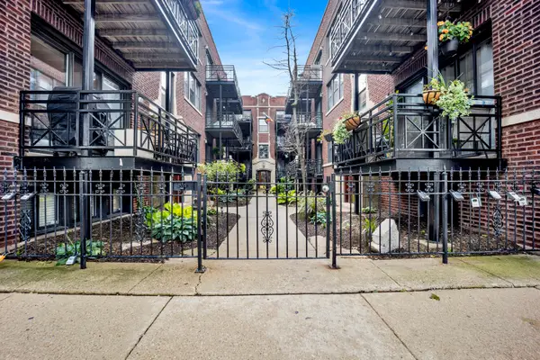 1133 W Grace Street, Chicago, IL 60613